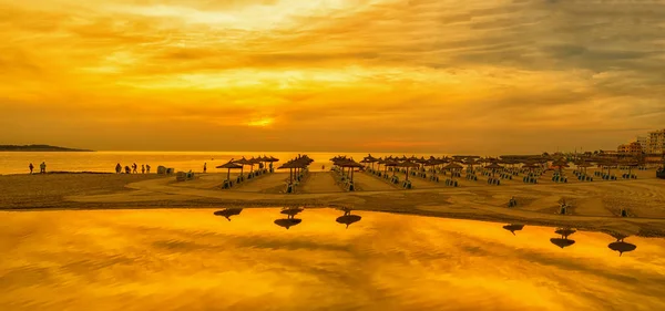 Imagem panorâmica do nascer do sol na praia de Maiorca. A Europa. Spa — Fotografia de Stock