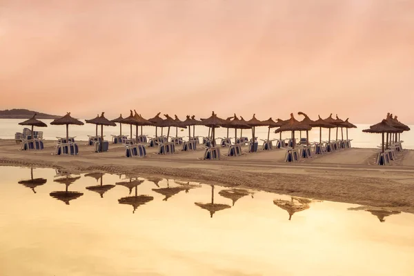 Nascer do sol cênico na praia em Maiorca — Fotografia de Stock