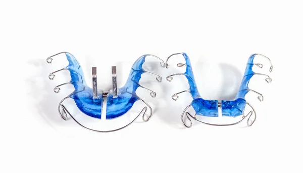 Traitement orthodontique, isolé sur fond blanc — Photo