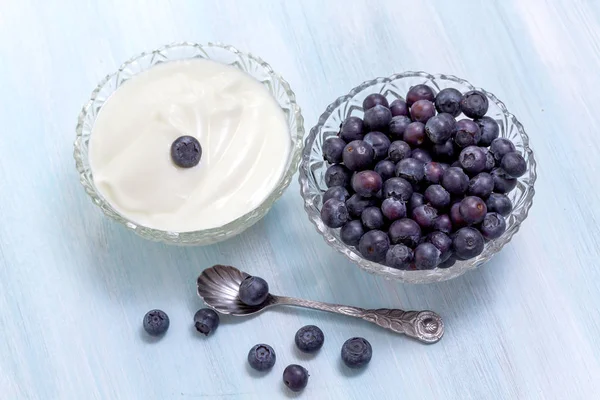 Delicate yogurt with blueberries and melissa — Stock Photo, Image