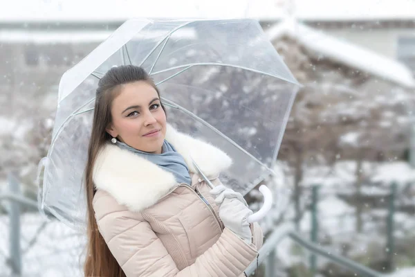 Beautiful young woman in winter forest — Stock Photo, Image