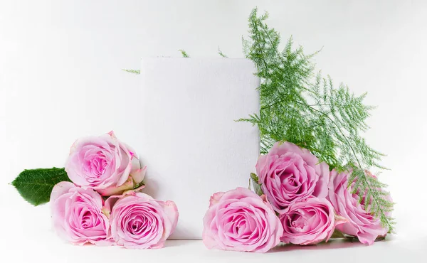 Bukett med rosor med utrymme för text. Mock-up — Stockfoto