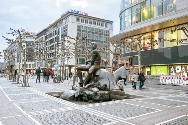 FRANKFURT AM MAIN, GERMANY - April 1, 2018: Pedestrian zone in t — Stock Photo, Image