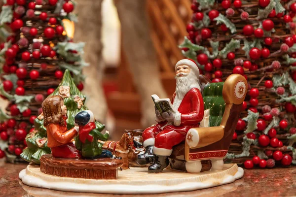 Cena de Natal com figuras de Natal — Fotografia de Stock