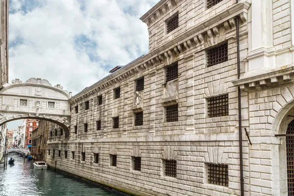 Pont des Soupirs (Ponte dei Sospiri) à Venise. Italie. Europe — Photo