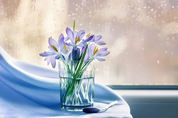 Still life with a bouquet of crocuses on the windowsill — Stock Photo, Image