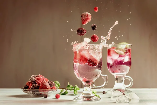 Wild berry cocktail with splashes of water — Stock Photo, Image