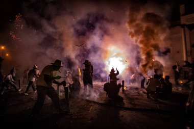 Parrandas de Remedios festivalinde havai fişek topçuları