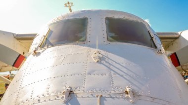 Eski turboprop motorlu uçak 