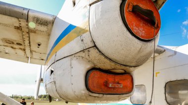 Eski turboprop motorlu uçak 