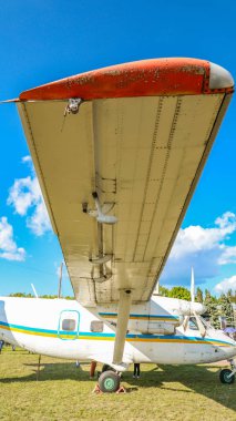 Eski turboprop motorlu uçak 