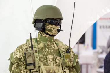Manken ordusu üniforması ve ekipmanları. Kask ve gözlük. Özel 