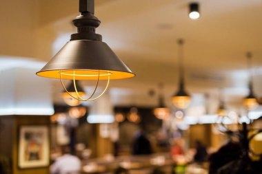 Bulanık soyut Restoran arka plan. Sıcak akşam renkleri kafe iç. Salon bar defocused vintage