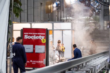 Kiev, Ukrayna - 15 Haziran 2017 açık havada film seti. Sinema üretim olay yerinde şehir sokak. Samimi gerçek film yapımı. 