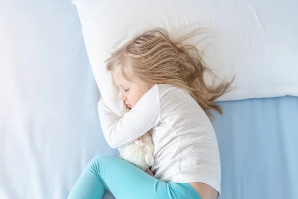 Cute Adorable Caucasian Blond Little Toddler Girl Lying Bed White — Stock Photo, Image