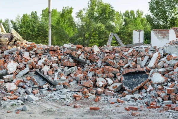 Close Bezichtiging Ruïnes Van Oude Gesloopt Industrieel Gebouw Stapel Beton — Stockfoto