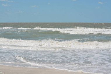 Indian Rocks Beach, Florida Meksika Körfezi üzerinde sörf doldu.