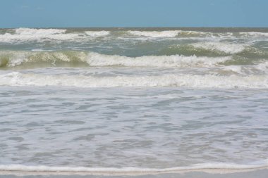 Indian Rocks Beach, Florida Meksika Körfezi üzerinde sörf doldu.