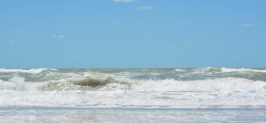 Indian Rocks Beach, Florida Meksika Körfezi üzerinde sörf doldu.