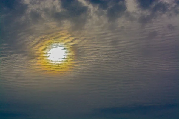 The abstract formation and texture of the clouds over and around the sun. Above the Gulf of Mexico in florida — Stock Photo, Image