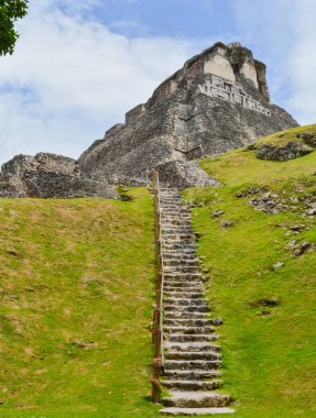 Maya Antik kalıntıların Xunantunich Arkeoloji Parkı Belize