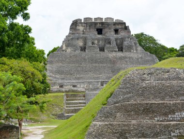 Maya Antik kalıntıların Xunantunich Arkeoloji Parkı Belize