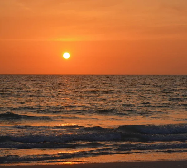 Coucher de soleil à Indian Rocks Beach sur le golfe du Mexique, Floride États-Unis — Photo