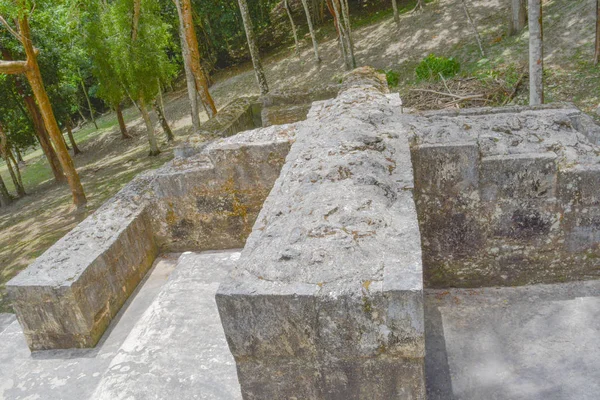 Las antiguas ruinas mayas en el Parque Arqueológico Xunantunich en Belice — Foto de Stock