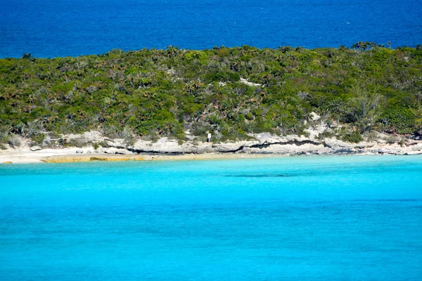 Looking over Half Moon Cay, Bahamas from a Cruise Ship. — Stock Photo, Image