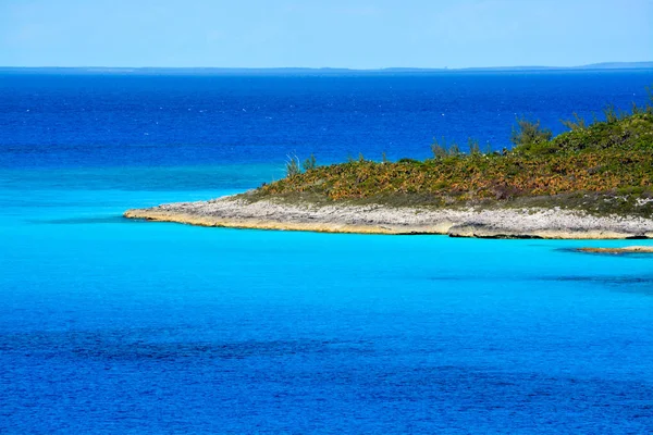 Looking over Half Moon Cay, Bahamas from a Cruise Ship. — Stock Photo, Image