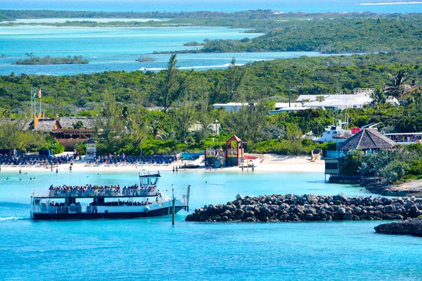 Katse yli Half Moon Cay, Bahama karnevaali risteilyalus — kuvapankkivalokuva