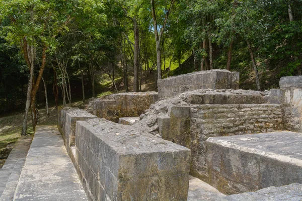 Abstracto antiguas ruinas mayas de Xunantunich (dama de piedra) en San Ignacio, Belice — Foto de Stock