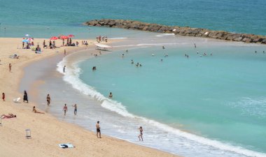 Ashkelon 'da Aşkelon Plajı, Israil. 7-07-17. Akdeniz 'e bakan.