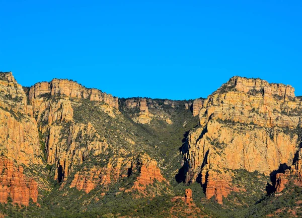 Torenhoge landschap in Sedona Arizona — Stockfoto