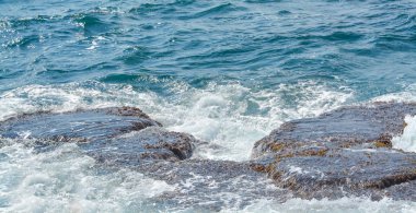 Akdeniz kıyısındaki Caesarea Ulusal Parkı 'ndaki Roma harabeleri.