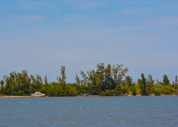 Човен Залишений Ураганом Індійській Річці Лагуна Vero Beach Indian River — стокове фото