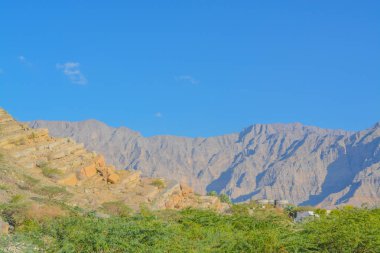 Ras al Khaimah 'ın güneyindeki Hajar Dağları' nın güzel manzarası. Umman 'ın Birleşik Arap Emirlikleri sınırında..