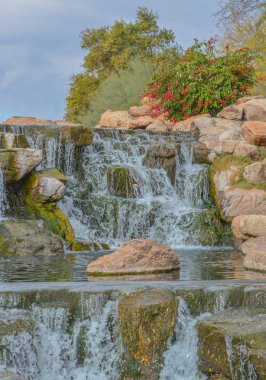 Maricopa County, Arizona Usa 'daki Sonoran Çölü' ndeki Anthem 'e su düştü. 