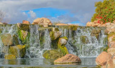 Maricopa County, Arizona Usa 'daki Sonoran Çölü' ndeki Anthem 'e su düştü. 