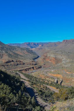 Gila County, Tonto Ulusal Ormanı, Arizona Usa 'daki Salt River Kanyonunun Manzarası