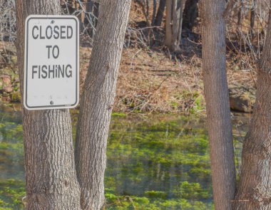 İmza: Balığa Kapalı. Arizona oyun ve Tonto Creek Hatchery 'de balık bölümü. Payson, Gila County, Arizona Usa