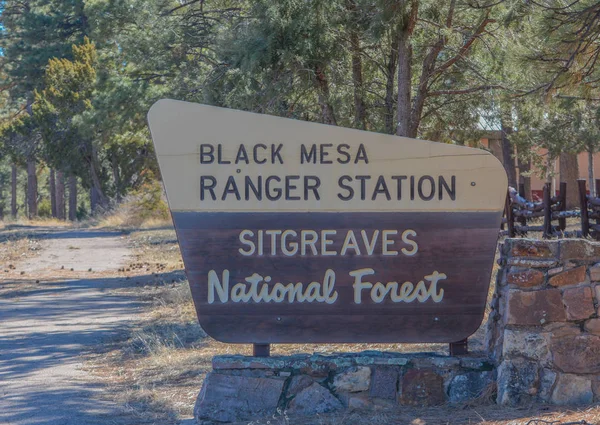 亚利桑那Usa州Sitgreaves国家森林的Black Mesa Ranger Station标志 — 图库照片