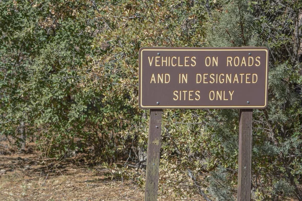 Vehículos Carreteras Sitios Designados Solo Firman Cerca Globe Tonto National — Foto de Stock