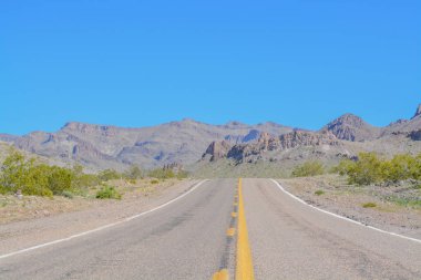 Arizona Usa 'da, Oatman yakınlarında, U.S. Route 66' daki Black Mountain Range.