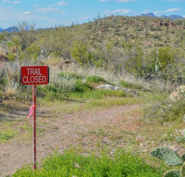 Arizona 'daki Pinal County yakınlarındaki bir parkta Kapalı İşaret.