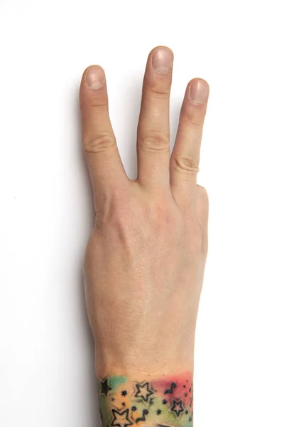 Ręka na białym tle pokazuje numer trzy. Ręką skierowaną w górę 3 palce. 3 — Zdjęcie stockowe