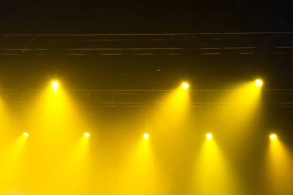Bühnenbeleuchtung am Konzert. — Stockfoto