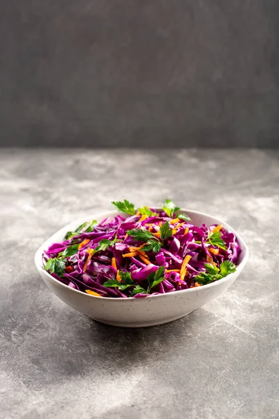 Havuçlu kırmızı lahana salatası..