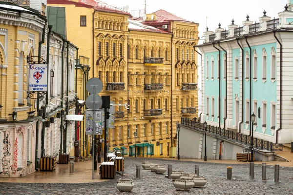 Kyiv Ukrayna Mart 2020 Andrew Soyu Eski Kasaba Şehirde Insanların — Stok fotoğraf