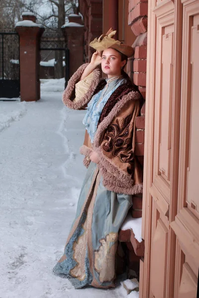 Прекрасна Російська Жінка Вінтажному Платті Російське Село Зима — стокове фото